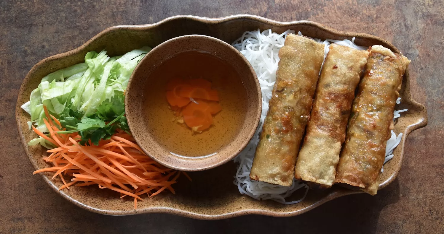 Rice noodles with spring rolls