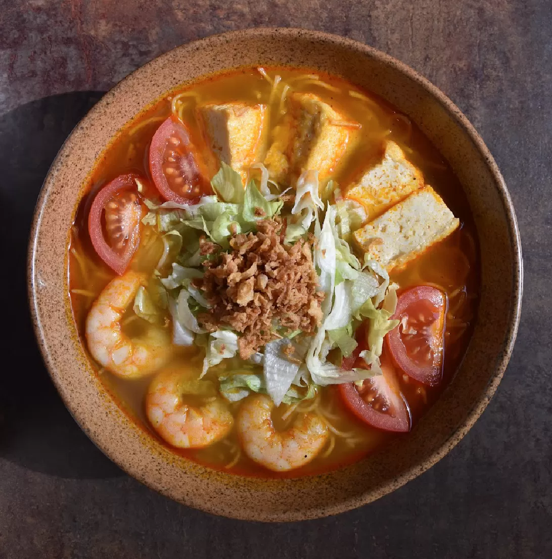 Rice noodles with shrimps and tofu